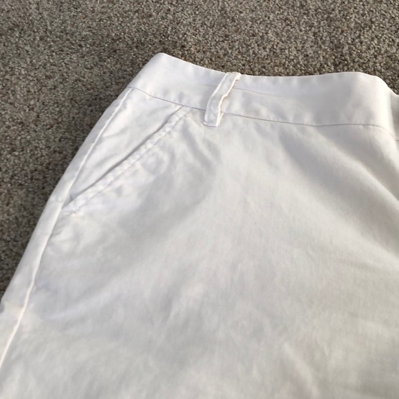 Carlson white shorts with multiple pockets - Picture 2 of 4